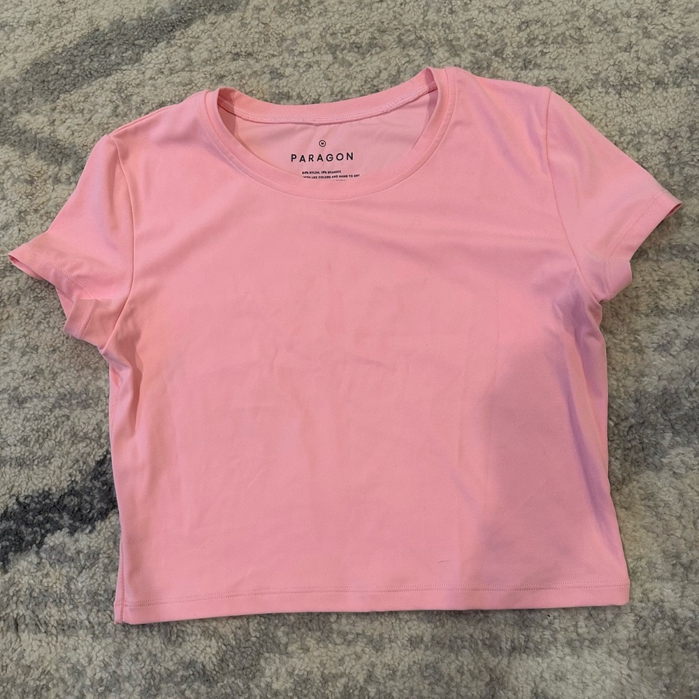 Cropped tee. Size medium